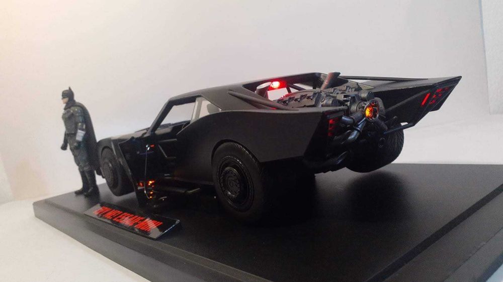 1/18 Batman Batmobile 2022 + figura -  Jada