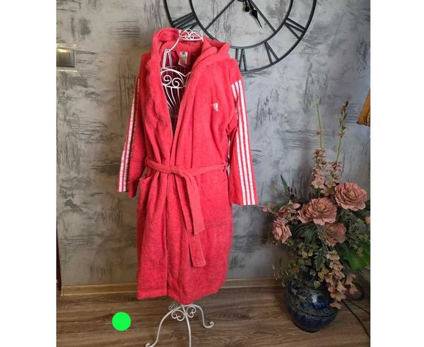 Adidas markowy szlafrok z kapturem w kolorze koralowym roz 44/46