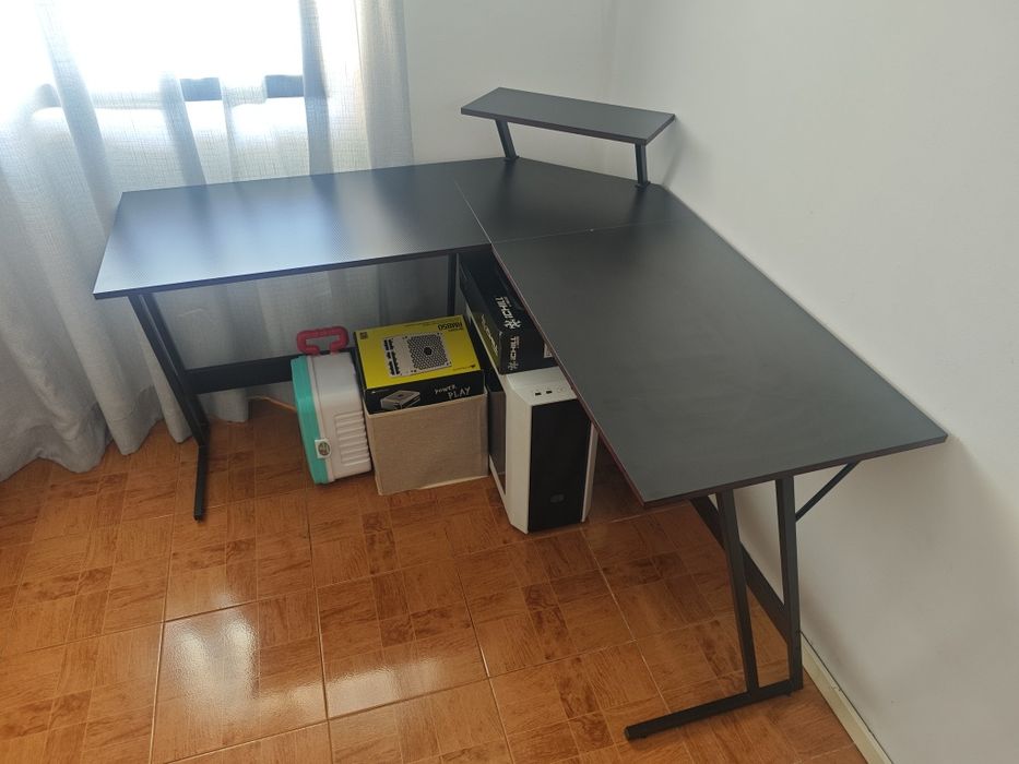 Secretária para computador - bom estado