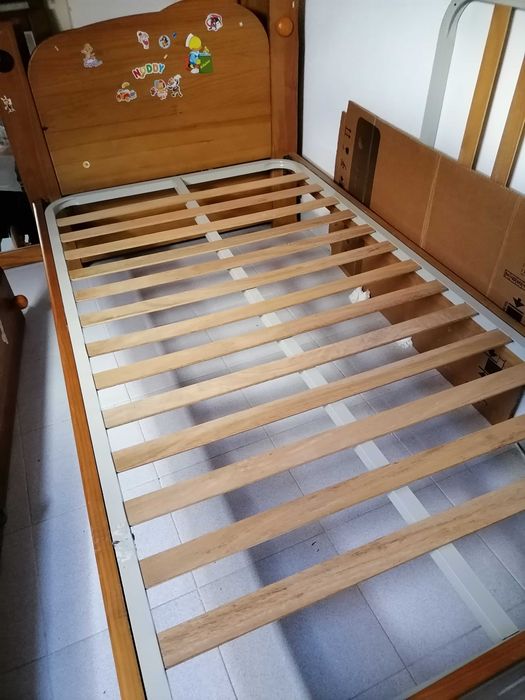 Cama individual em pinho maciço com +1 cama/gavetão