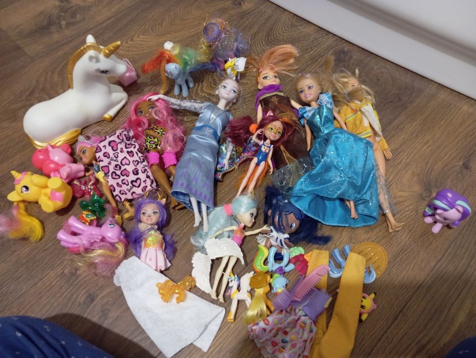 Sprzedam zestaw lalek dla dziewczynki