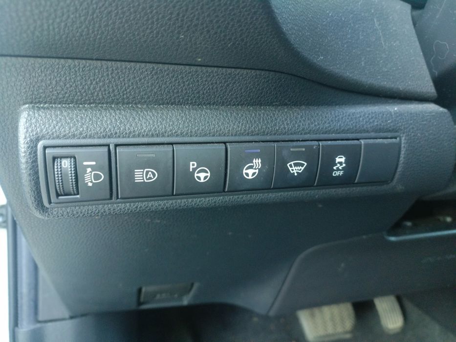 Toyota Corolla  Kombi 2.0 Hybrid wersja Selection  rok 2019 103 tyś. km.
