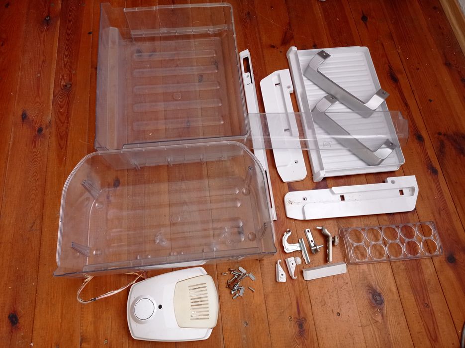 Wyposażenie lodówki Beko CN232220 zawias szuflada rączka