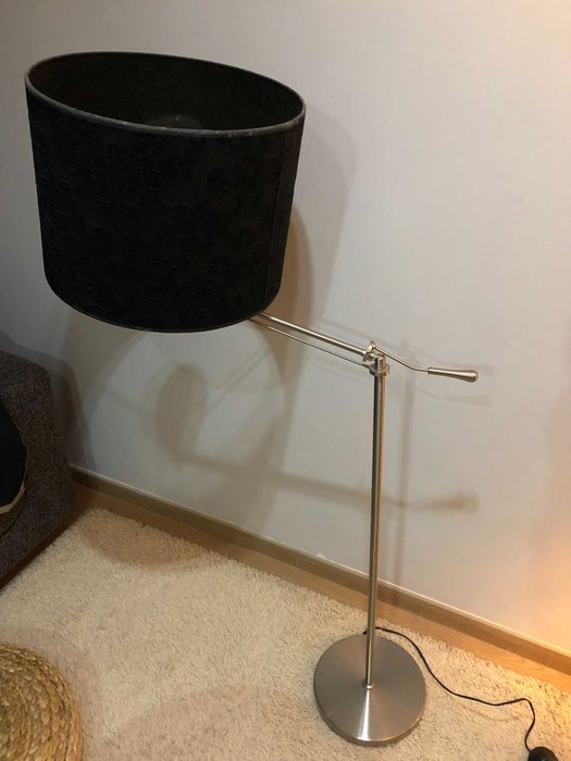 candeeiro de pé em aço e oscilante