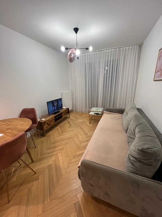 Wynajmę mieszkanie 2 pokoje, w cenie 2 miejsca parkingowe oraz internet i TV