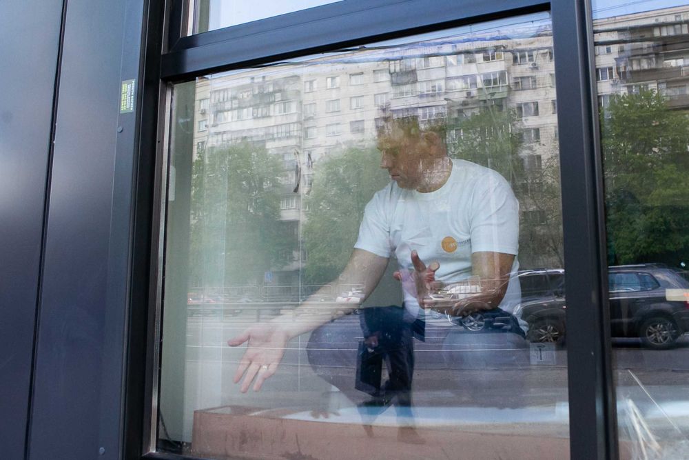 Солнцезащитная тонировка окон. Поклейка броне пленки на стекла