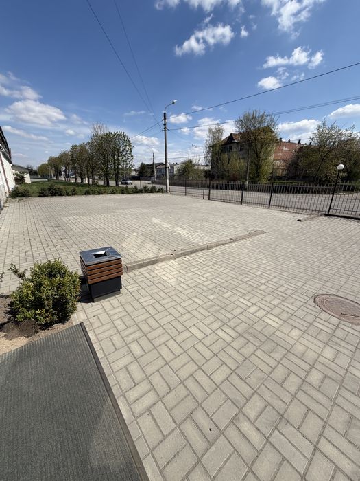 Офіси по 25 кв. м., вул. Юності, власник