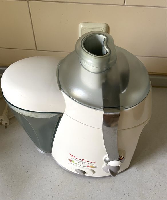 Соковитискач Moulimex Frutti Pro plus