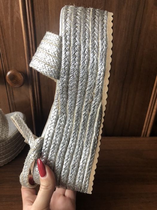 Босоножки жіночі