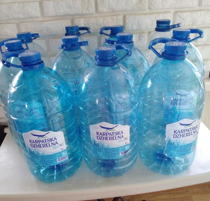 Бутылки пластиковые, 6 л, по 5 грн.