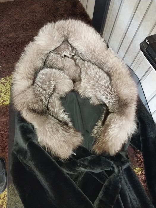 Продам итальянскую шубку,чернобурка и бобрик 36 -38 размер