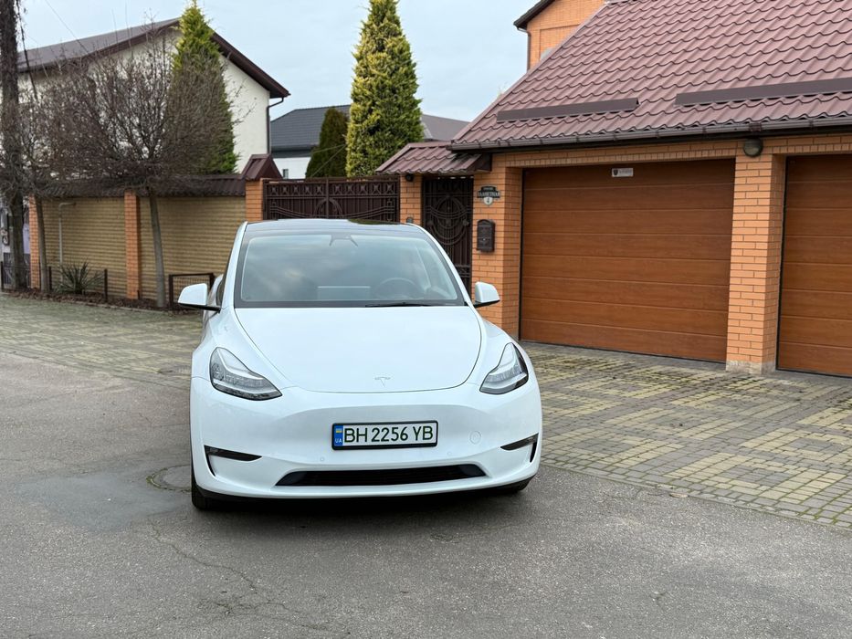 Продаю Tesla model Y