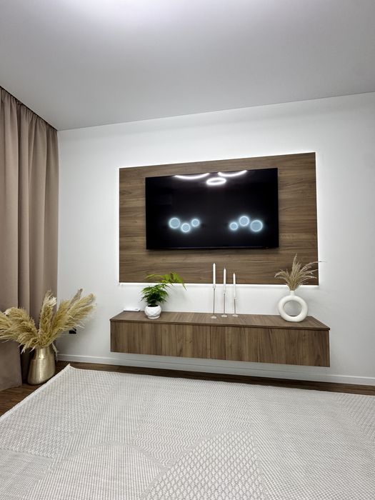 Центр .Продаж 2 кім квартири з великою кухнею та єврорем ,2 гардеробні