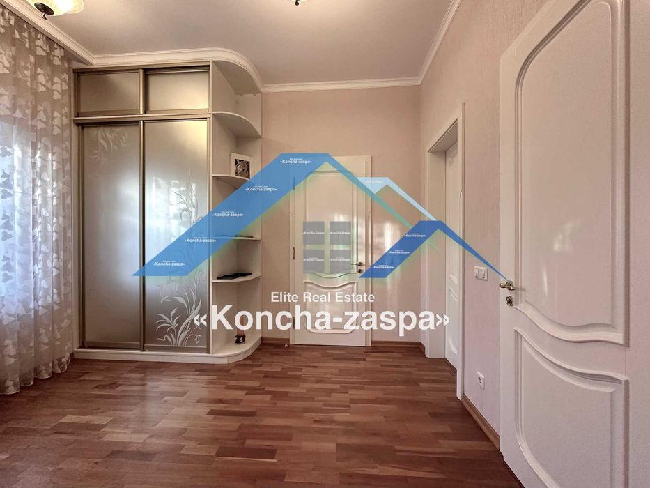 Будинок в закритому котеджному містечку
