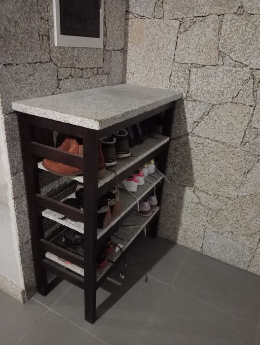 Sapateira em bom estado