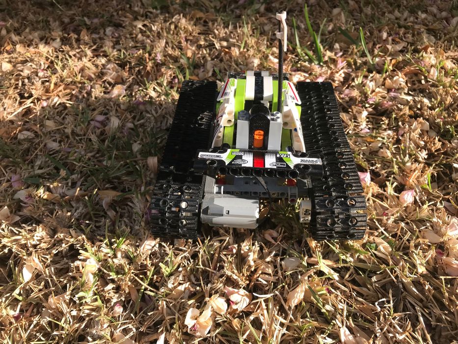 LEGO Technic: Carro de Corrida de Lagartas Motorizado - 42065