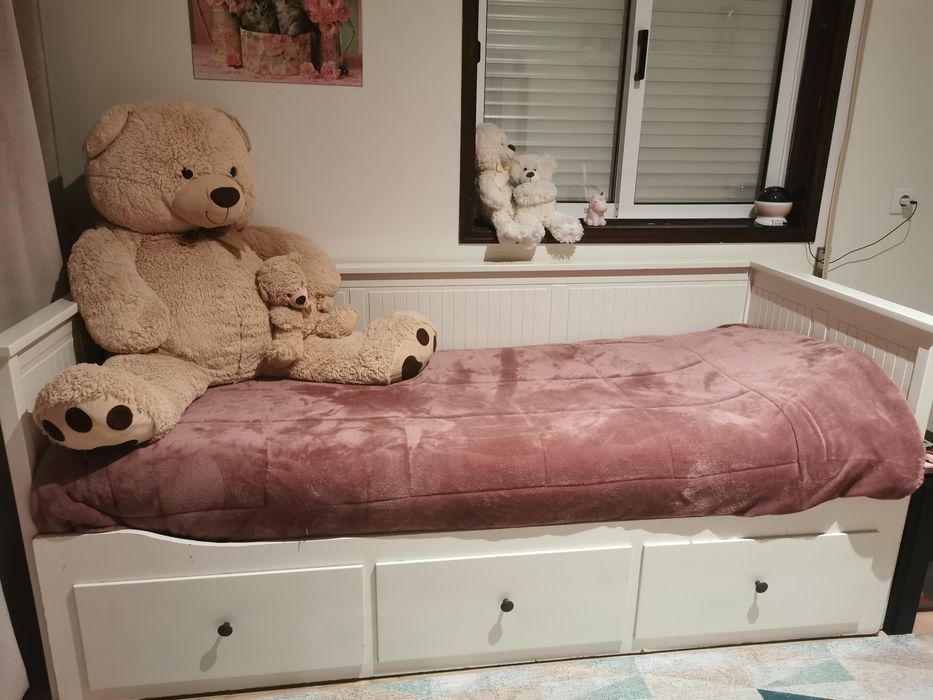 Cama criança modelo IKEA Hemnes