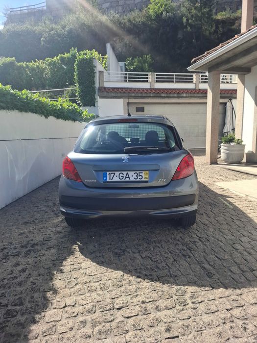 Peugeot 207  1.4 HDI em muito bom estado .