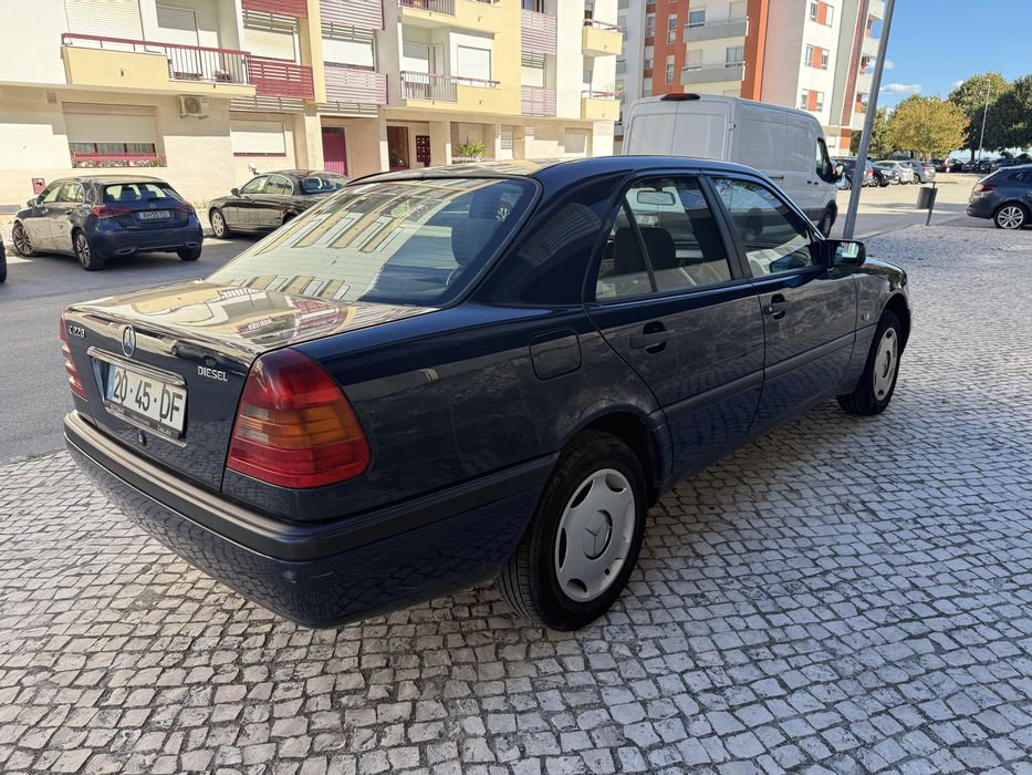 Mercedes-Benz C 220D AC Nacional Excelente