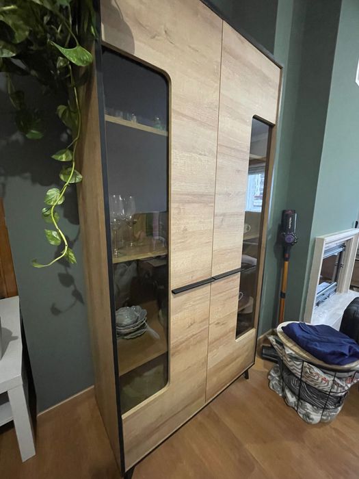Vendo Vitrine Sala