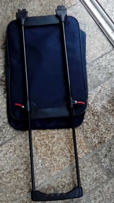 Trolei em azul com asa que recolhe