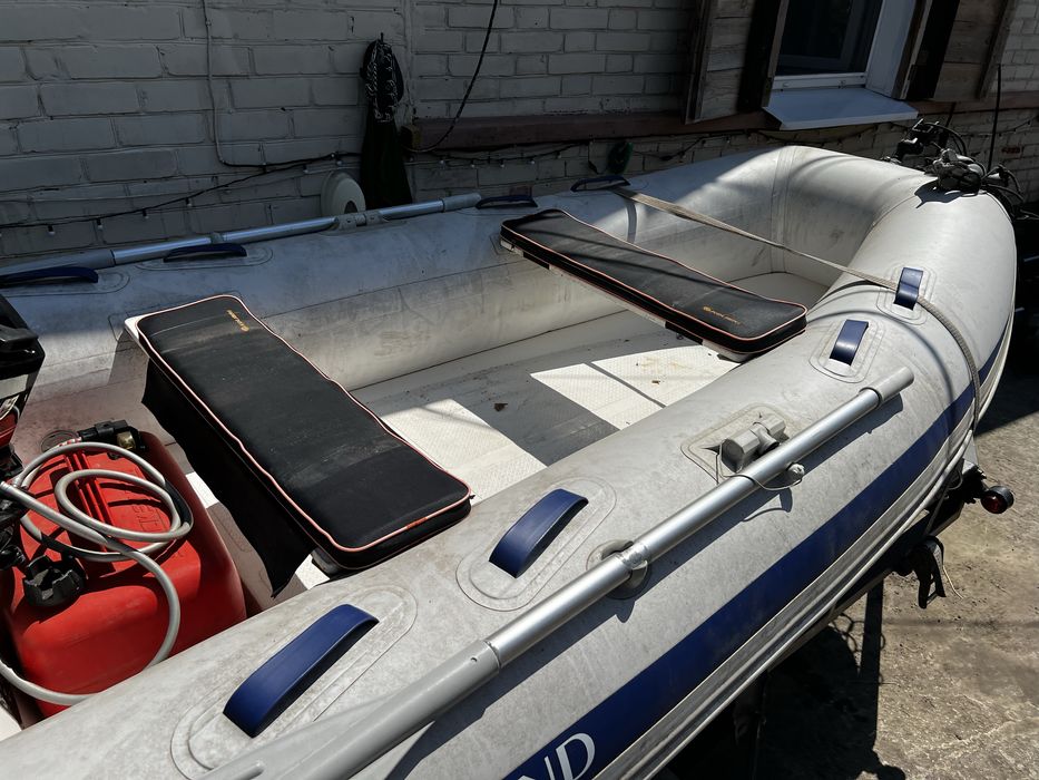 Лодка моторная RIB с мотором и лафетом катер човен