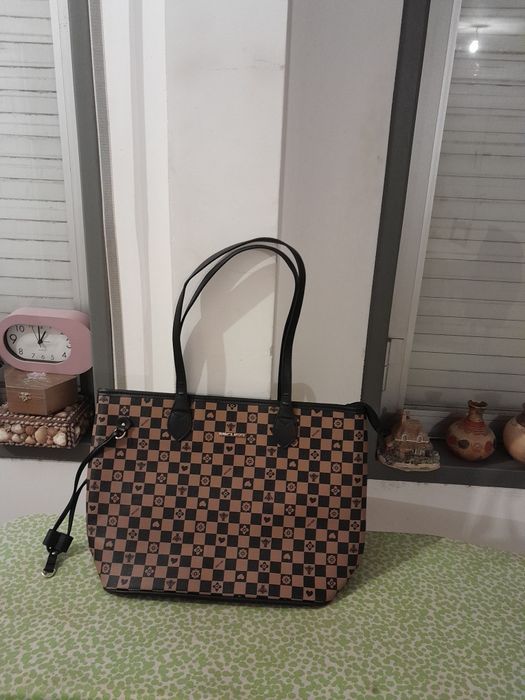 Vendo Mala de Senhora MICUSSI muito bonita como nova