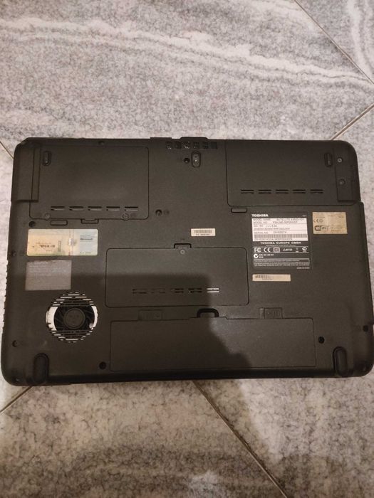 Selling two broken laptops for parts64751581859075122