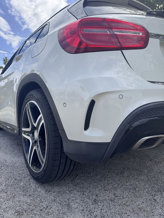 Mercedes Gla 200d AMG c/ Teto de abrir Panoramico