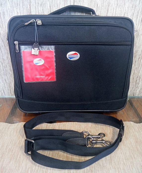 Nowa torba na ramię z miejscem na laptopa American Tourister