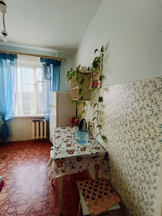 Здам ліжко -місце для проживання дівчини. 12 школа.