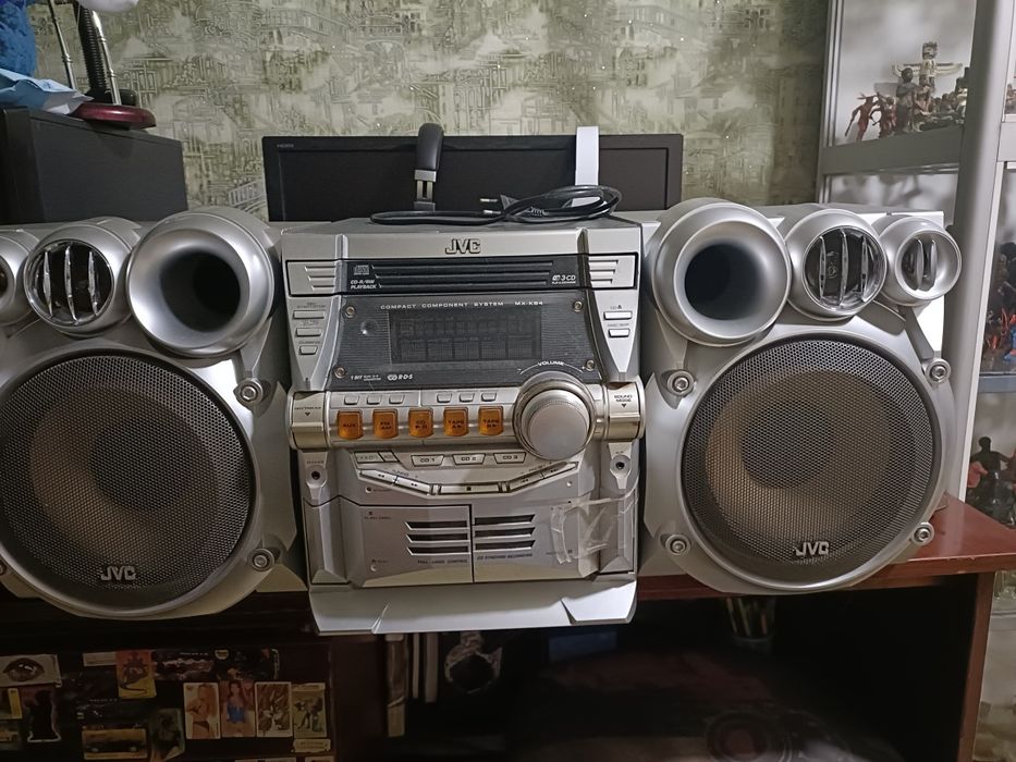 продам музыкальный центр фирмы JVC
