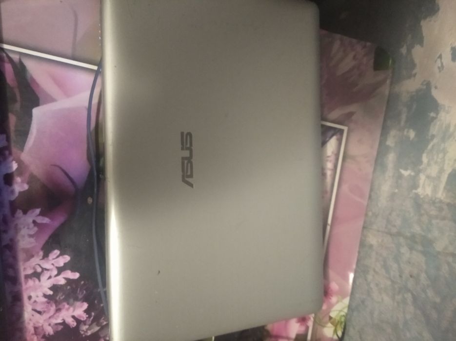 Продаю нетук Asus