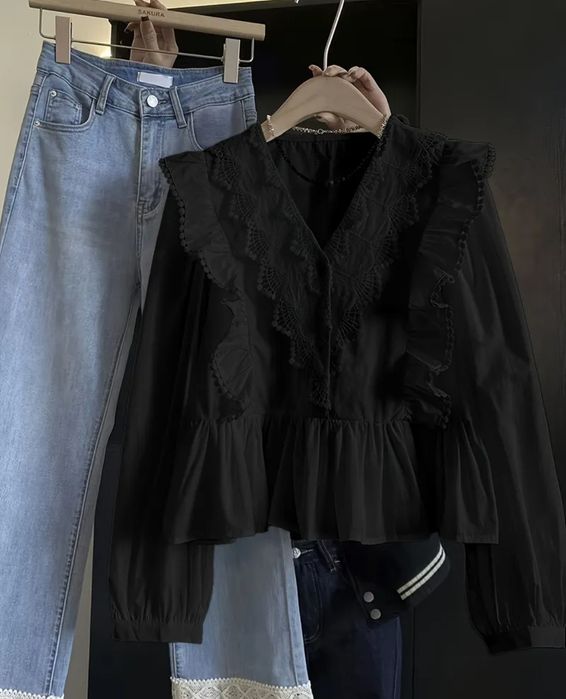 Чорна блуза  з оздобленням