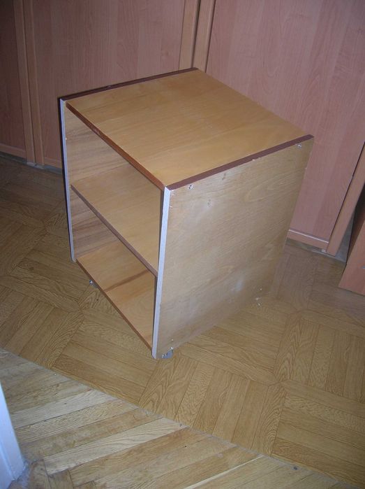 Тумбочка 41х43х57.5 на роликовых колесах