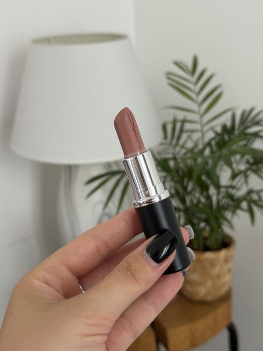 Szminka MAC Macximal kolor 825 Blankety