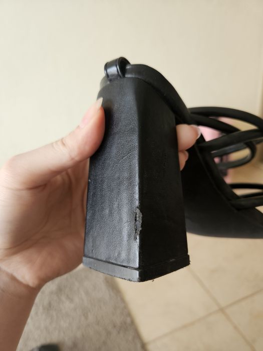 Zjawiskowe buty na słupku