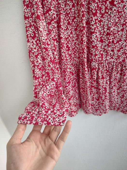 Czerwona bluzka oversize w kwiatki Orsay