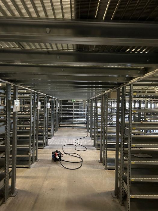Regały półkowe Schäfer system R 3000 240 mb. w czterech rzędach regały magazynowe