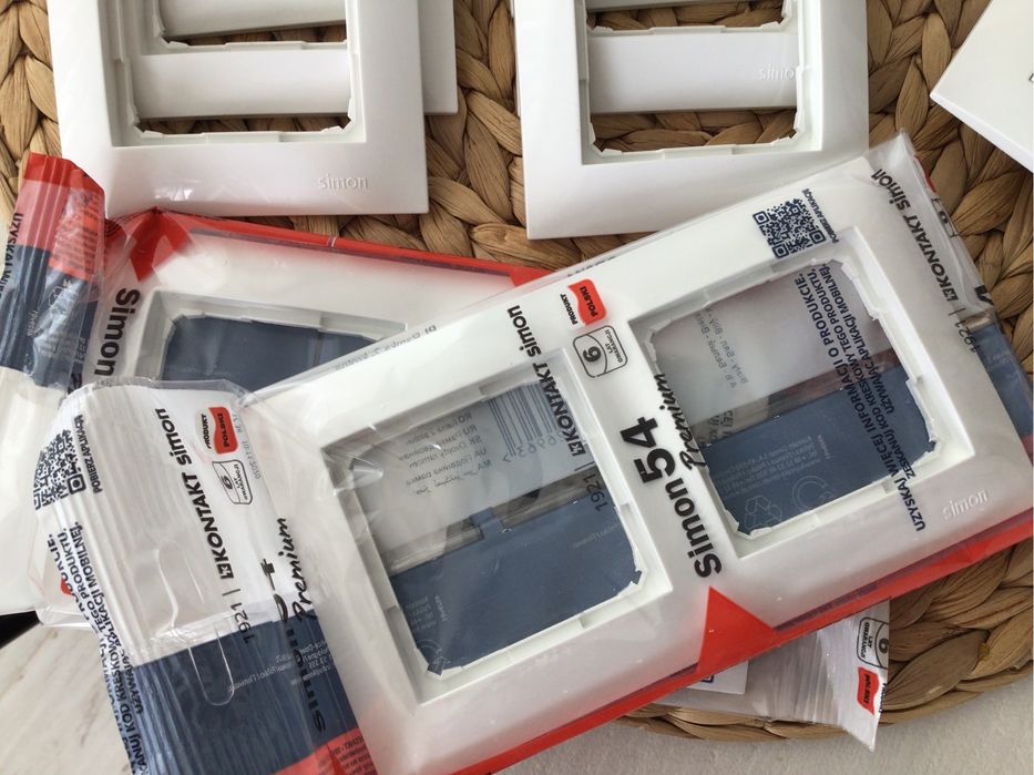 Gniazdka ramki łączniki simon legrand