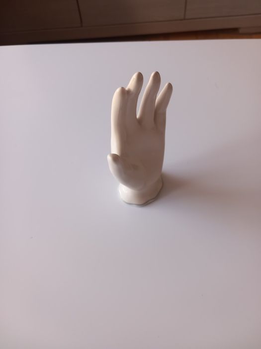 Angielska figurka dłoni  kobiety.