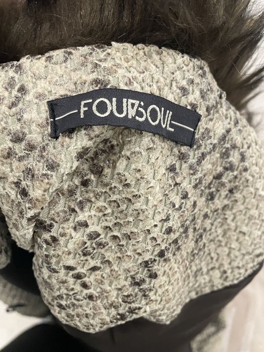 Capa Foursoul creme e castanha