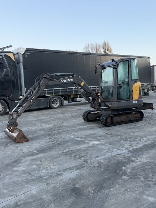 Гусеничний Мініекскаватор VOLVO EC27C