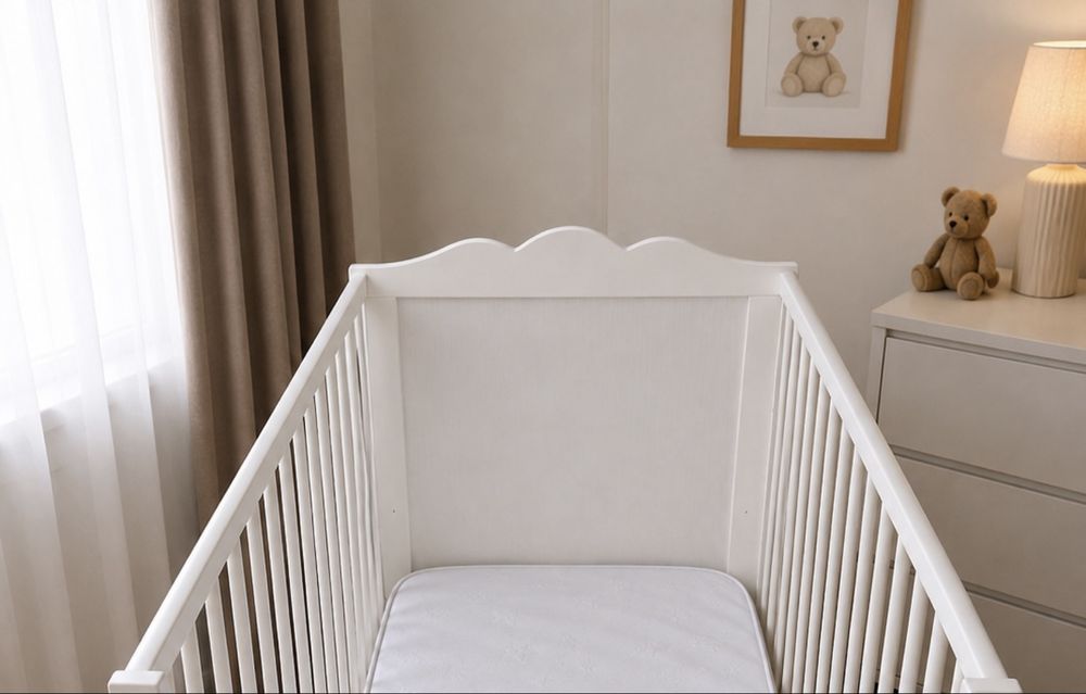 Cama de bebe com colchao IKEA