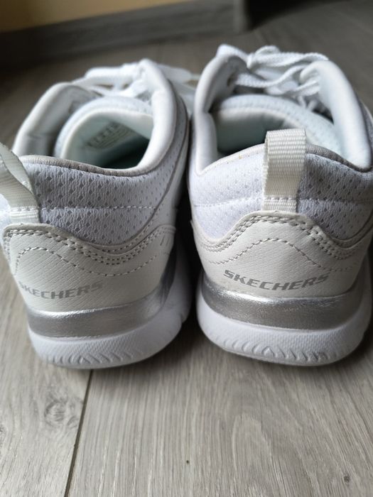 Buty białe damskie Skechers 39