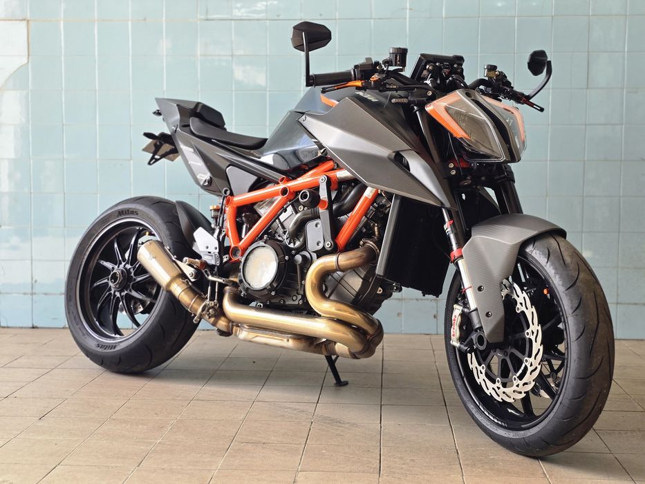 KTM 1290 Super Duke R FULL EXTRAS