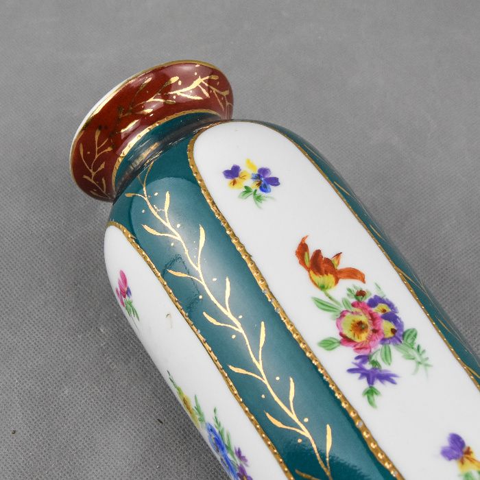 Jarra em Porcelana europeia, pintada à mão