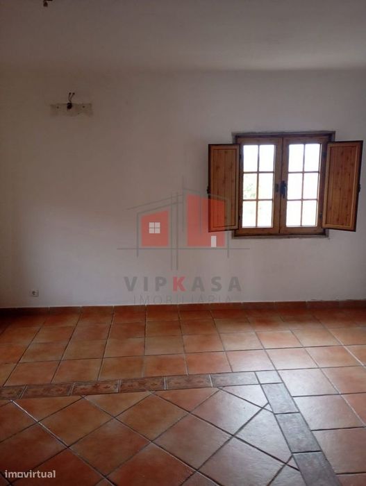 Moradia T2 para pequena remodelação
