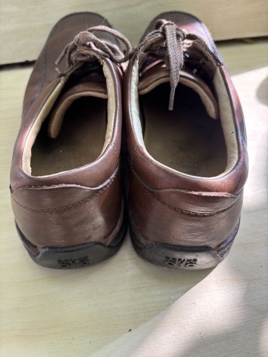 Вживані шкіряні туфлі бренду Clarks