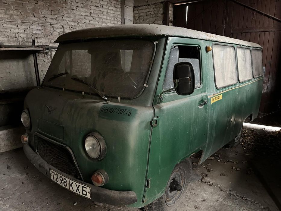 Уаз 469 452 по запчастям
Колонка рулевая
Ресоры 
карданы 
рама 
стекло